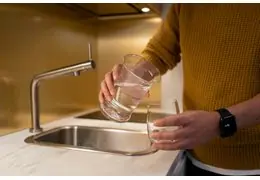 Wasserfilter Vergleich 2026: Osmose vs. Aktivkohle – Was ist besser?