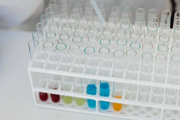 Trinkwasser in Augsburg: Schadstoffbelastung und steigende Preise ab Juli 2026