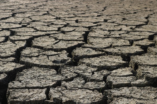 Trinkwasserknappheit in Jülich: Hitze und Poolbefüllung belasten Versorgung